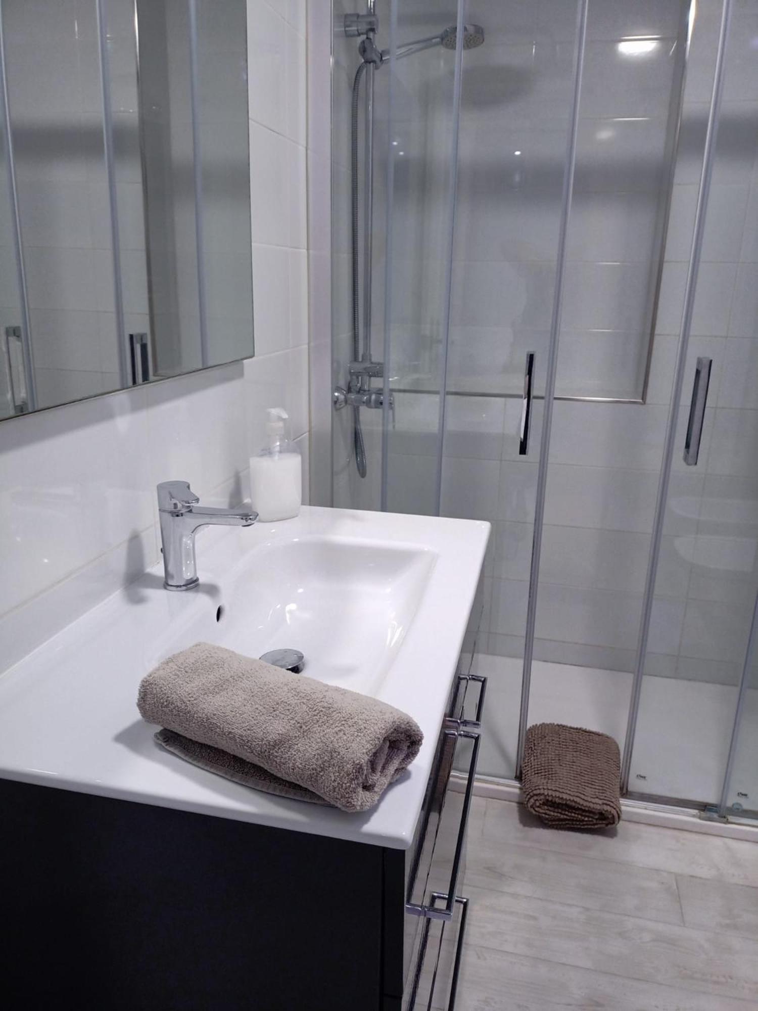 Piso Con Parkinprivado Y A10minutosdelaplayaandando Appartement *